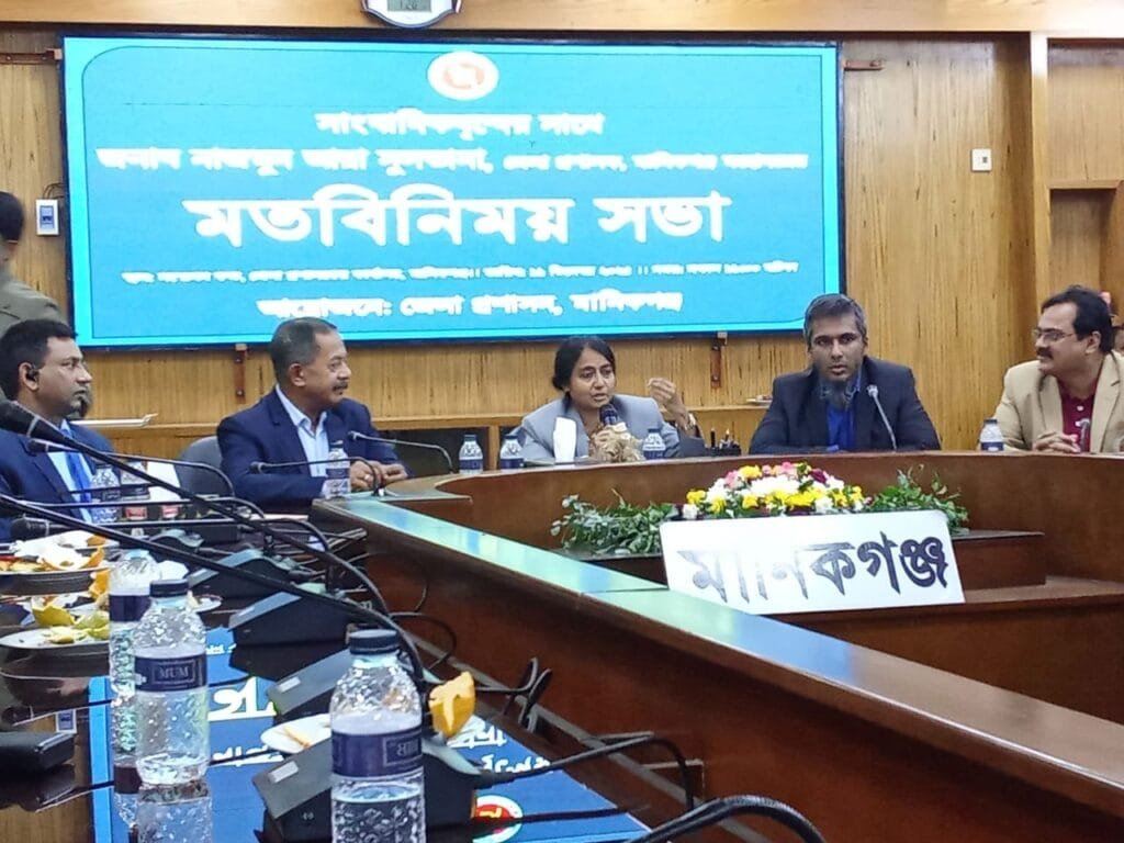 মানিকগঞ্জে নবাগত জেলা প্রশাসকের সাথে সাংবাদিকদের মতবিনিময় সভা