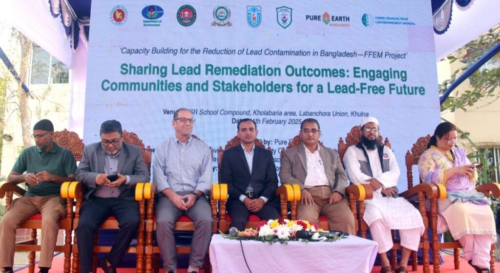 সীসা দূষণ সচেতনতা কার্যক্রমে শিশু ও স্থানীয়দের স্বতঃস্ফূর্ত অংশগ্রহণ
