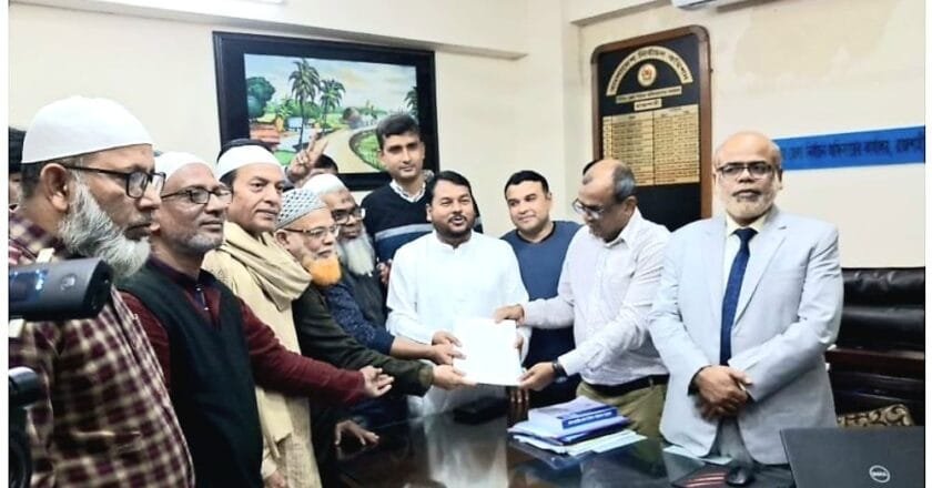 রাজশাহী-২ আসনে বিএনপির প্রার্থী হিসেবে মিনুর মনোনয়নপত্র সংগ্রহ