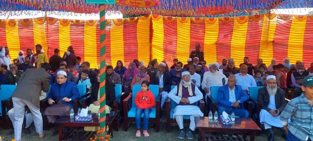 বিজয় দিবসের মঞ্চে ‘নিষিদ্ধদের’ প্রথম সারি