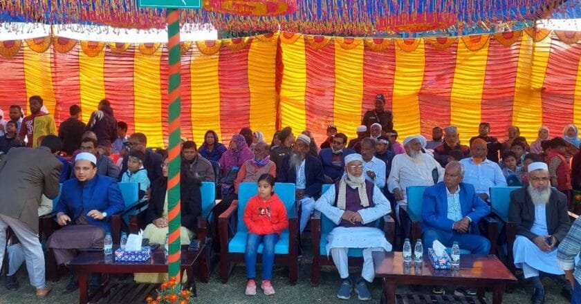 বিজয় দিবসের মঞ্চে ‘নিষিদ্ধদের’ প্রথম সারি