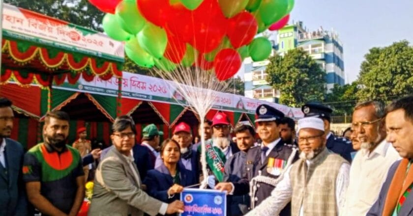 যথাযথ মর্যাদা ও উৎসবমুখর পরিবেশে মানিকগঞ্জে মহান বিজয় দিবস উদযাপন