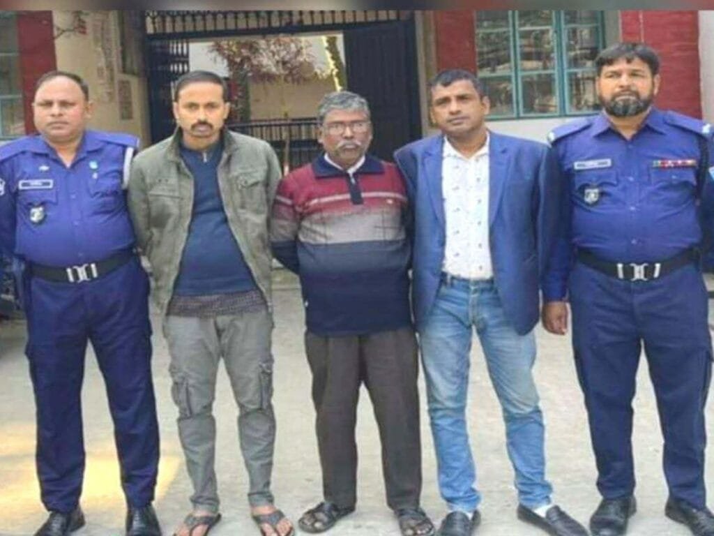 মানিকগঞ্জে ‘ডেভিল হান্ট ফেজ-২’ অভিযানে আ. লীগের ৩ নেতাকর্মী গ্রেফতার