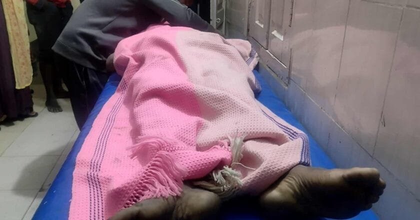 মোহনপুরে পুকুর খননে বাধা দেওয়ায় ভেকুর নিচে ফেলে যুবক হত্যার অভিযোগ