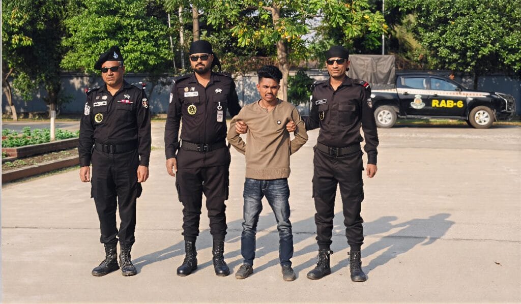 খুলনায় আদালতের সামনে জোড়া হত্যাকাণ্ড: র‍্যাবের অভিযানে একজন গ্রেপ্তার