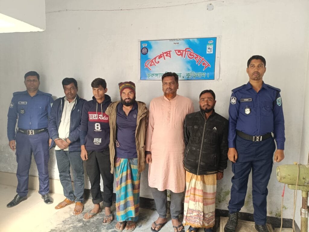 ভূরুঙ্গামারীতে একাধিক মামলার আসামিসহ ওয়ারেন্টভুক্ত ব্যক্তিদের আদালতে প্রেরণ