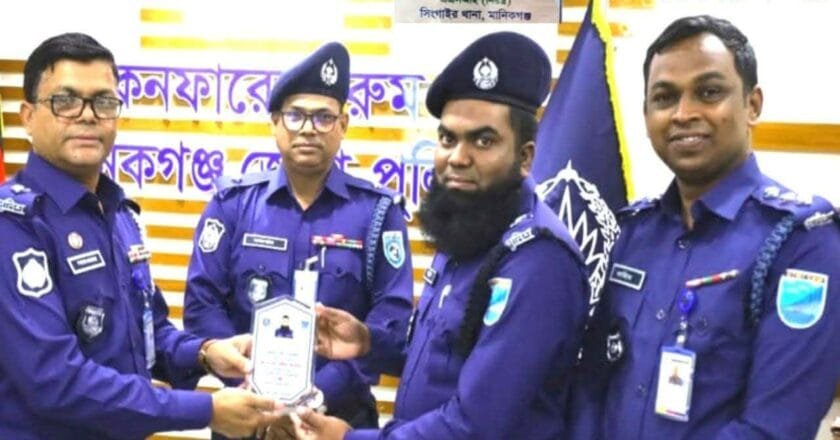 মানিকগঞ্জ জেলার শ্রেষ্ঠ এএসআই নির্বাচিত সিংগাইর থানায় কর্মরত শরীফ হোসাইন