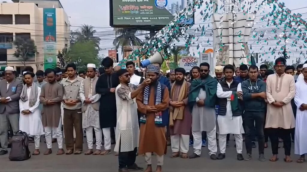 লনায় হাদির হত্যার প্রতিবাদে বিক্ষোভ ও গায়েবানা জানাজা