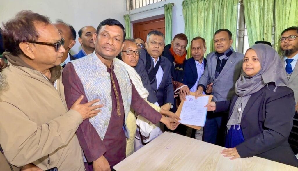 রাজশাহী-৩ আসনে বিএনপির মিলনের পক্ষে মনোনয়ন ফরম উত্তোলন