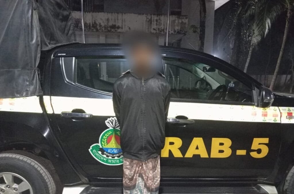 রাজশাহীর দুর্গাপুরে অবৈধ অ্যালকোহলসহ এক মাদক কারবারি গ্রেফতার