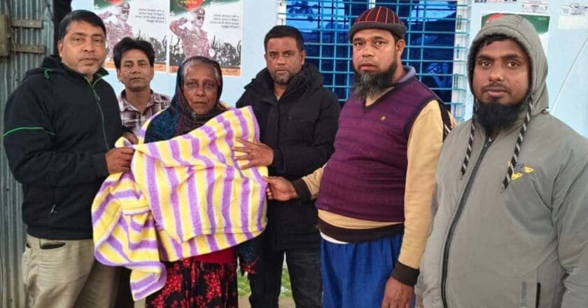তানোরে অসহায়, দুস্থ ও ছিন্নমূল মানুষের মাঝে শীতবস্ত্র বিতরণ