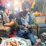 সলঙ্গায় বাড়তি আয়ের আশায় যুবকেরা গড়ে তুলেছে ভ্রাম্যমাণ সিদ্ধ ডিমের দোকান