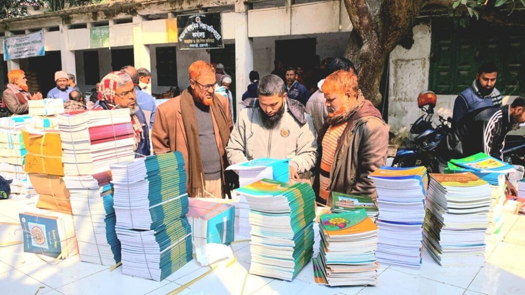 রাজশাহীতে ২০২৬ শিক্ষাবর্ষের মাধ্যমিক পাঠ্যবই সরবরাহ শুরু