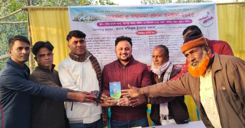 উল্লাপাড়ায় বিডি নৌকা বাইচ প্রতিযোগীদের সংবর্ধনা প্রদান