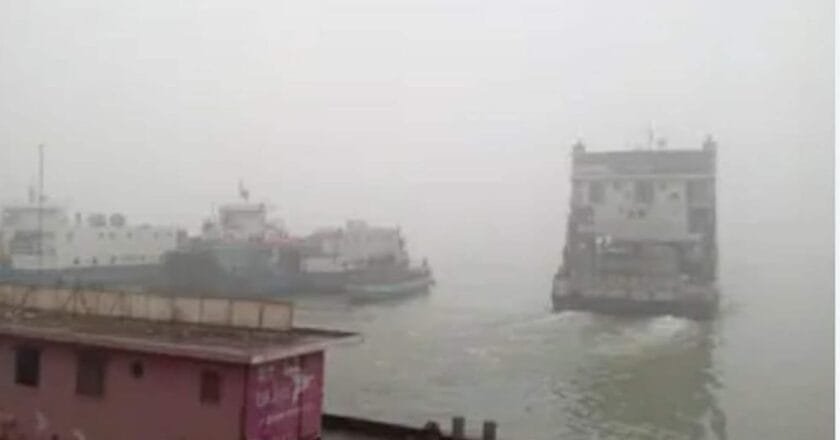 ২০ ঘণ্টা পর পাটুরিয়া-দৌলতদিয়া নৌরুটে ফেরি চলাচল স্বাভাবিক