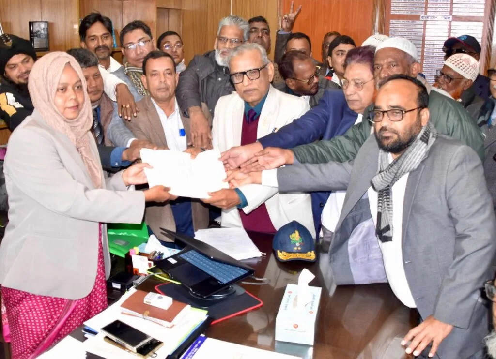 রাজশাহী-১ আসনে হাজারো নেতা-কর্মী নিয়ে মনোনয়নপত্র জমা দিলেন শরীফ উদ্দীন