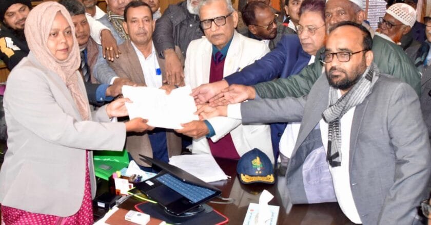 রাজশাহী-১ আসনে হাজারো নেতা-কর্মী নিয়ে মনোনয়নপত্র জমা দিলেন শরীফ উদ্দীন