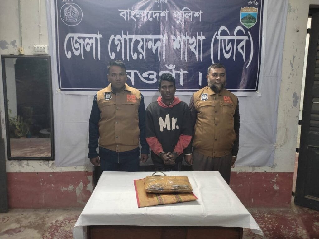 নওগাঁর বদলগাছীতে মাদকবিরোধী পৃথক অভিযানে গ্রেফতার ২