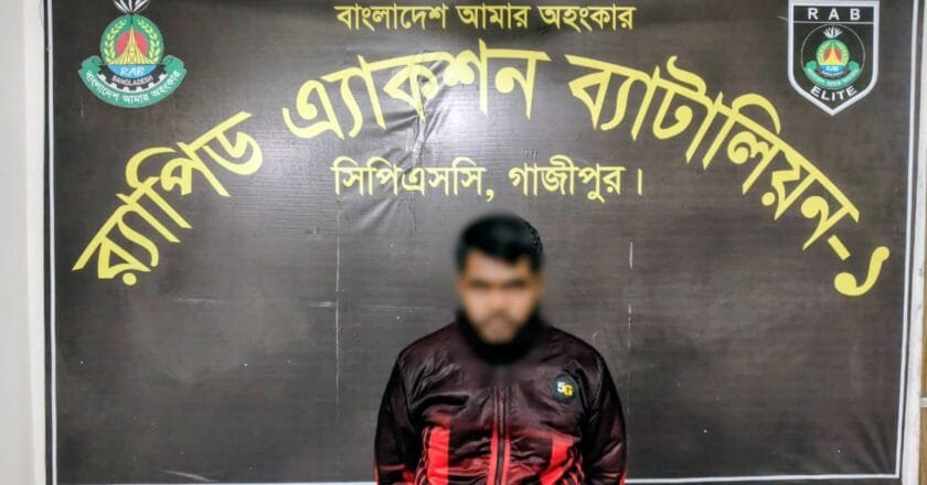 চলন্ত বাস থেকে ফেলে যাত্রীকে হত্যার ঘটনায় মূল আসামি চালক গ্রেফতার