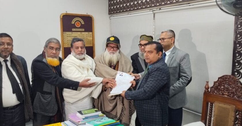 সিরাজগঞ্জ-৫ আসনে আমিরুল ইসলাম খান আলীমের পক্ষে মনোনয়নপত্র জমা