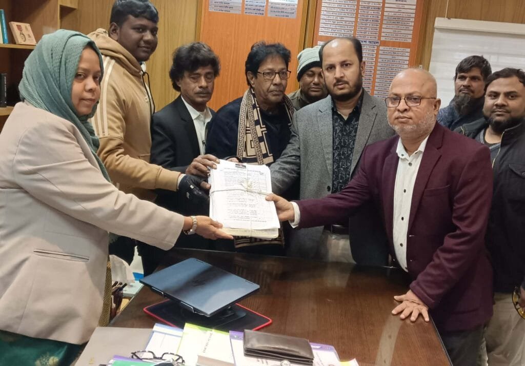 রাজশাহী-১ আসনে স্বতন্ত্র প্রার্থী হিসেবে মনোনয়নপত্র জমা দিলেন সুলতানুল ইসলাম