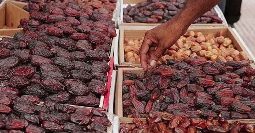 রমজানে স্বস্তির খবর: খেজুর আমদানিতে ৪০ শতাংশ শুল্ক কমালো সরকার