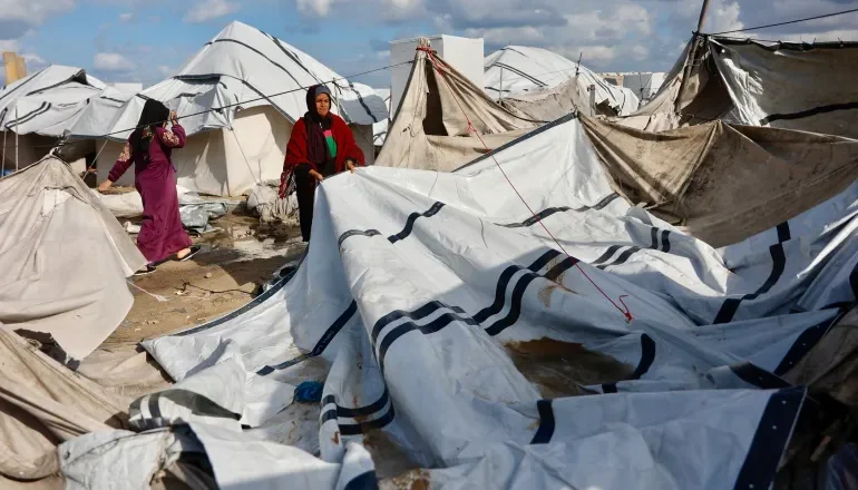 গাজায় বৈরী আবহাওয়া ও ইসরায়েলি অবরোধে মানবিক সংকট চরমে