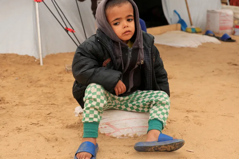 ইসরায়েলি নিষেধাজ্ঞায় গাজায় চিকিৎসা ব্যবস্থার চরম বিপর্যয়: জরুরি ওষুধের তীব্র সংকট