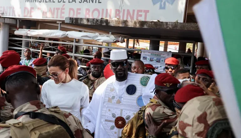 গিনির প্রেসিডেন্ট নির্বাচনে জয়ী অভ্যুত্থানকারী নেতা মামাদি দুম্বুয়া