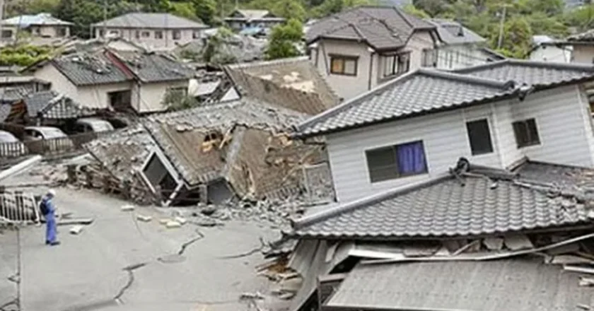 শক্তিশালী ভূমিকম্পে কাঁপল জাপান: আহত ৩৩, বাড়িঘরে আগুন