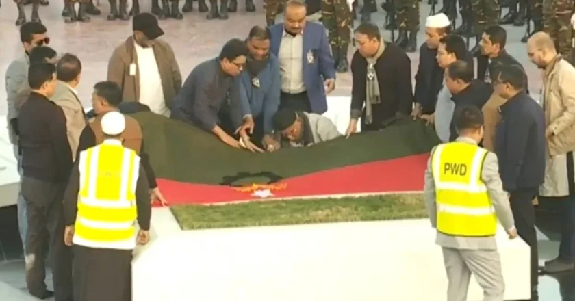 শ্রদ্ধা ও অশ্রুসিক্ত ভালোবাসায় স্বামীর পাশেই সমাহিত আপসহীন নেত্রী খালেদা জিয়া