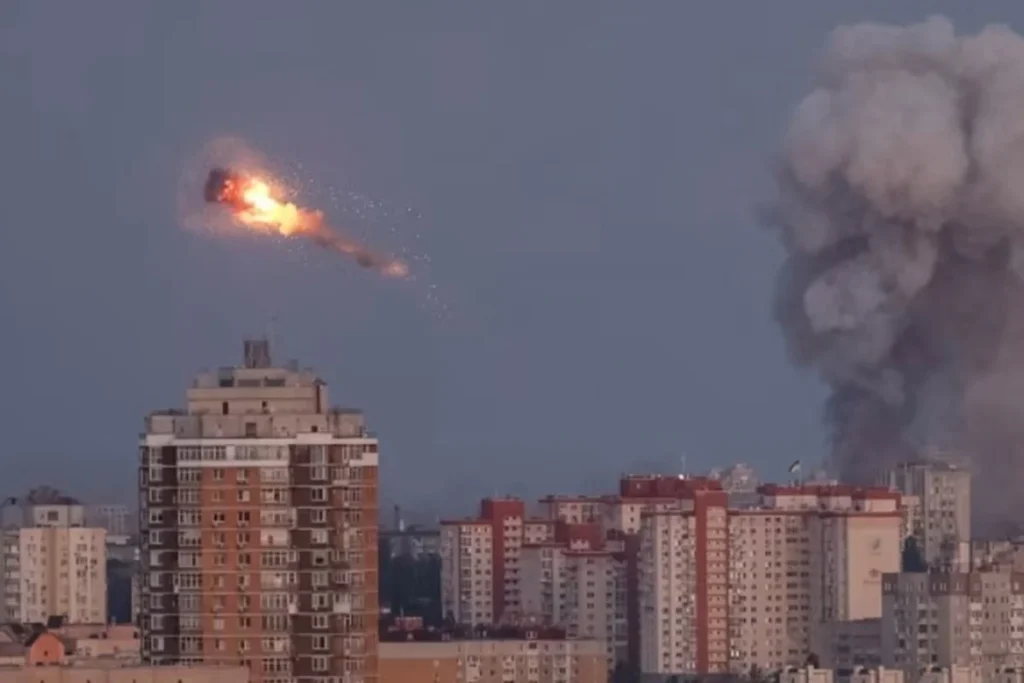 ইউক্রেনে ফের রাশিয়ার ব্যাপক বিমান হামলা, শান্তি আলোচনায় অগ্রগতি নেই