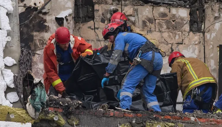 ট্রাম্প-জেলেনস্কি বৈঠকের আগে কিয়েভে রাশিয়ার বড় হামলা, নিহত ২