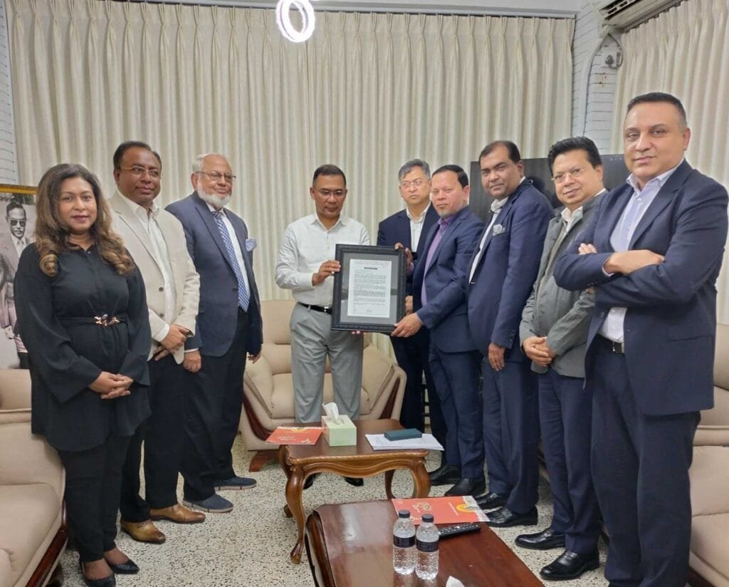 উচ্চশিক্ষায় বেগম খালেদা জিয়ার অবদান ঐতিহাসিক: তারেক রহমানের সঙ্গে সাক্ষাৎকালে ড. সবুর খান