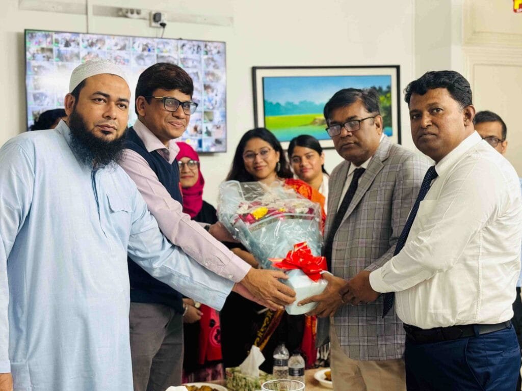 বুয়েটের খ্যাতনামা অধ্যাপক আশিকুর রহমানের প্রেসিডেন্সি ইউনিভার্সিটিতে অ্যাডজাঙ্কট ফ্যাকাল্টি হিসাবে যোগদান