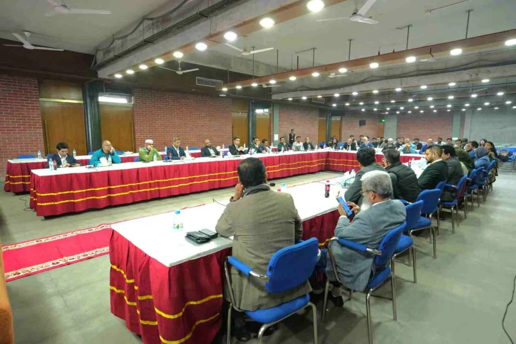 ইউআইইউ’তে টেকসই ইন্ডাস্ট্রি-একাডেমিয়া পার্টনারশিপ নিয়ে গোলটেবিল বৈঠক