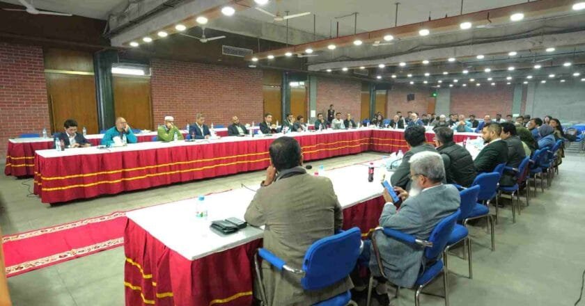 ইউআইইউ’তে টেকসই ইন্ডাস্ট্রি-একাডেমিয়া পার্টনারশিপ নিয়ে গোলটেবিল বৈঠক