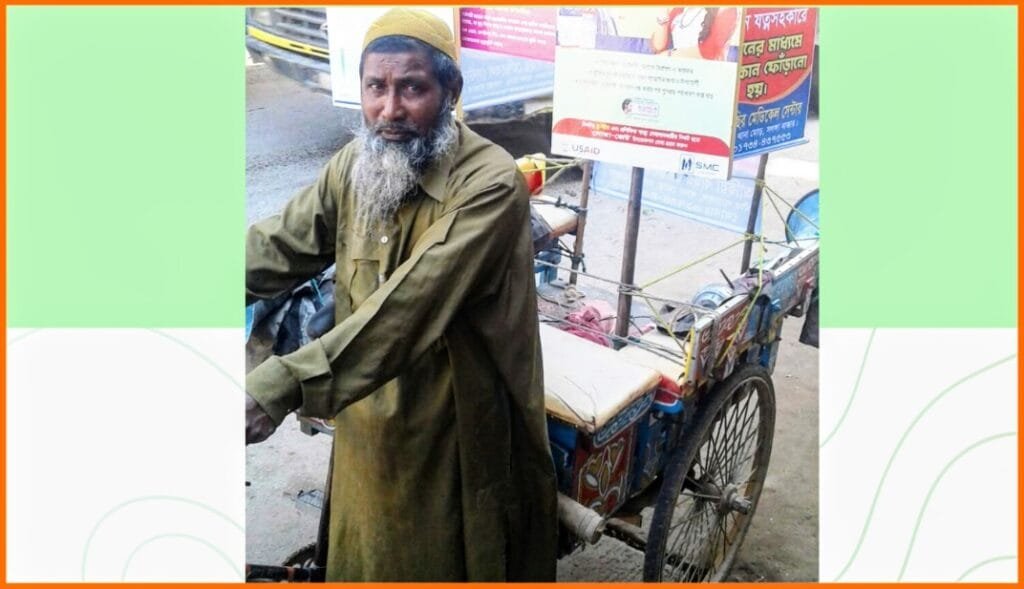 সলঙ্গায় নামাজ শেষে অটোরিকশা না পেয়ে কাঁদছেন গাদু ভাই