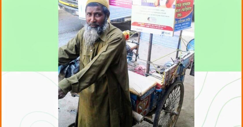 সলঙ্গায় নামাজ শেষে অটোরিকশা না পেয়ে কাঁদছেন গাদু ভাই
