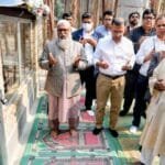 জনসভা মঞ্চে উঠার আগে শাহ মখদুম (রহ.) দরগা জিয়ারত করলেন তারেক রহমান