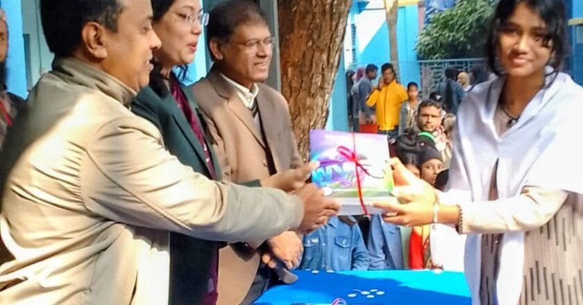 সোহাগপুর পাইলট বালিকা উচ্চ বিদ্যালয়ে বই উৎসব