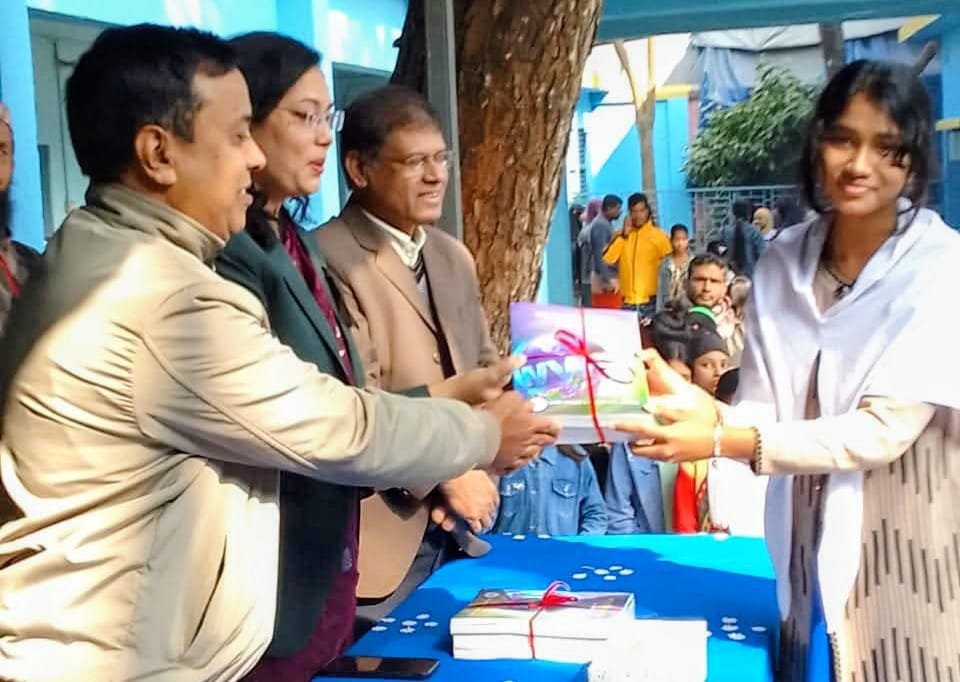 সোহাগপুর পাইলট বালিকা উচ্চ বিদ্যালয়ে বই উৎসব