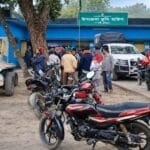 ফুলবাড়ীতে ভ্রাম্যমাণ আদালতে ৩ ট্রলি চালকের ৭ দিনের কারাদণ্ড