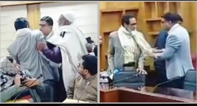 মানিকগঞ্জে স্বতন্ত্র প্রার্থী আতাউর রহমান আতাকে হেনস্তা, ডিসি অফিসে উত্তেজনা