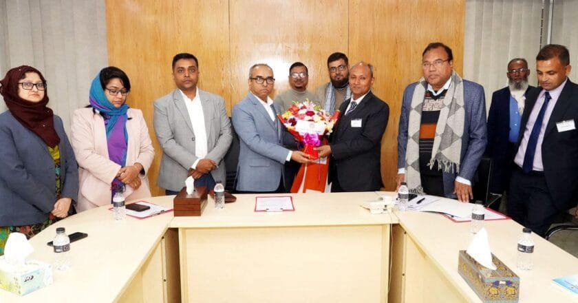 খুলনায় নবীন বিসিএস কর্মকর্তাদের ওরিয়েন্টেশন: জনসেবায় ব্রতী হওয়ার আহ্বান