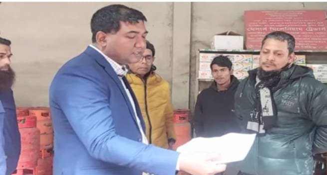 মানিকগঞ্জে ভোক্তা অধিদপ্তরের অভিযান: দুই ডিলারকে দেড় লাখ টাকা জরিমানা