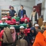 রাতের আঁধারে দুস্থদের মাঝে কম্বল বিতরণ