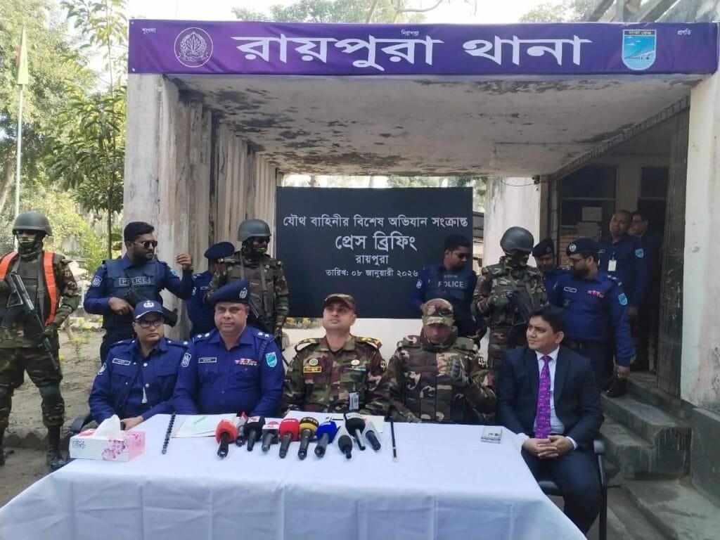 রায়পুরায় যৌথ বাহিনীর কম্বিং অভিযান, বিপুল অস্ত্রসহ দুই শীর্ষ সন্ত্রাসী গ্রেফতার