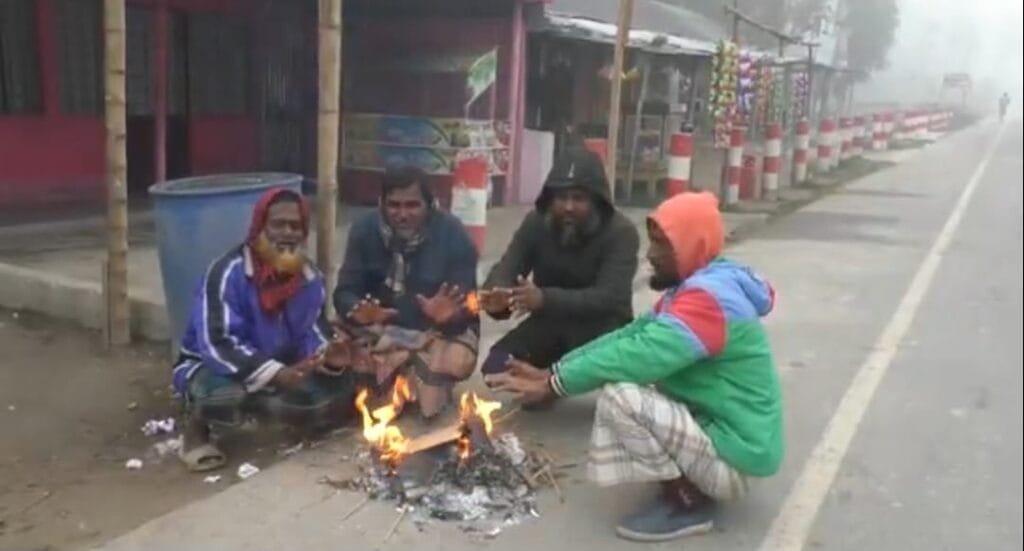 কুড়িগ্রামে হাড়কাঁপানো শীতে জনজীবন বিপর্যস্ত, বিপাকে খেটে খাওয়া মানুষ