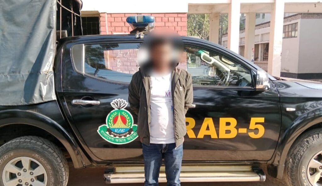 অভিনব কৌশলে ইয়াবা পাচার: রাজশাহীতে র‍্যাবের অভিযানে আন্তঃজেলা মাদক কারবারি আটক